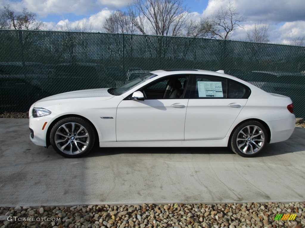 2016 5 Series 528i xDrive Sedan - Alpine White / Black photo #2