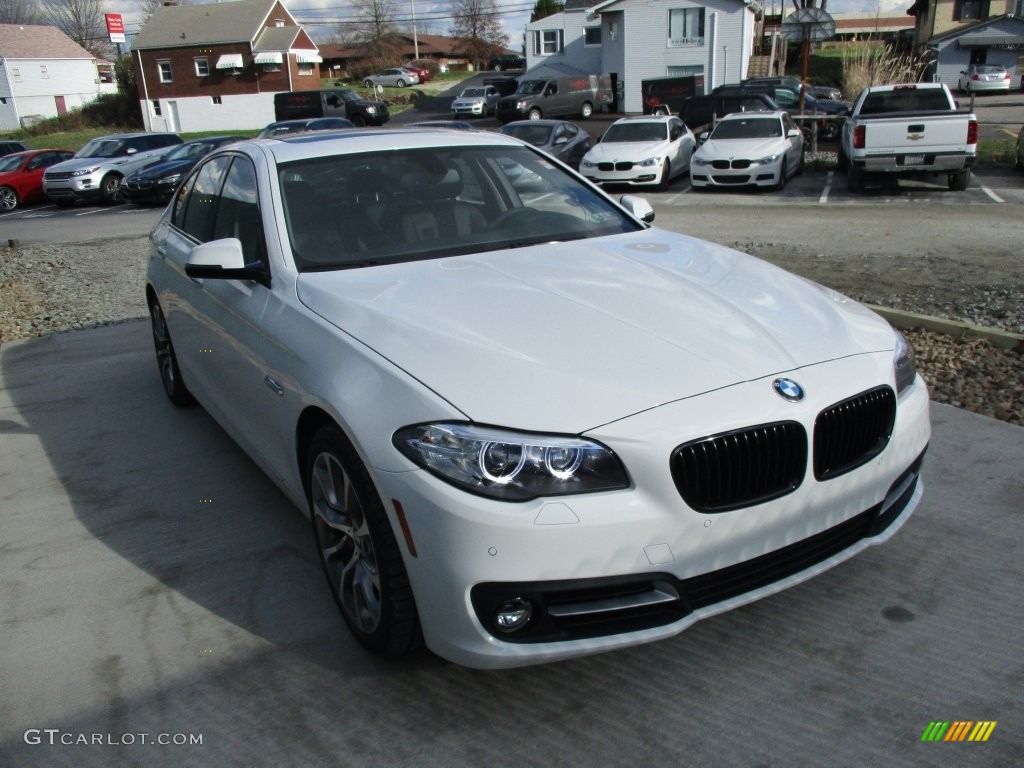 2016 5 Series 528i xDrive Sedan - Alpine White / Black photo #7