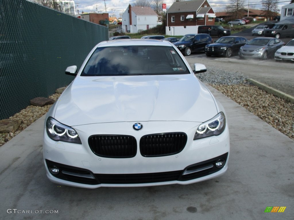 2016 5 Series 528i xDrive Sedan - Alpine White / Black photo #8