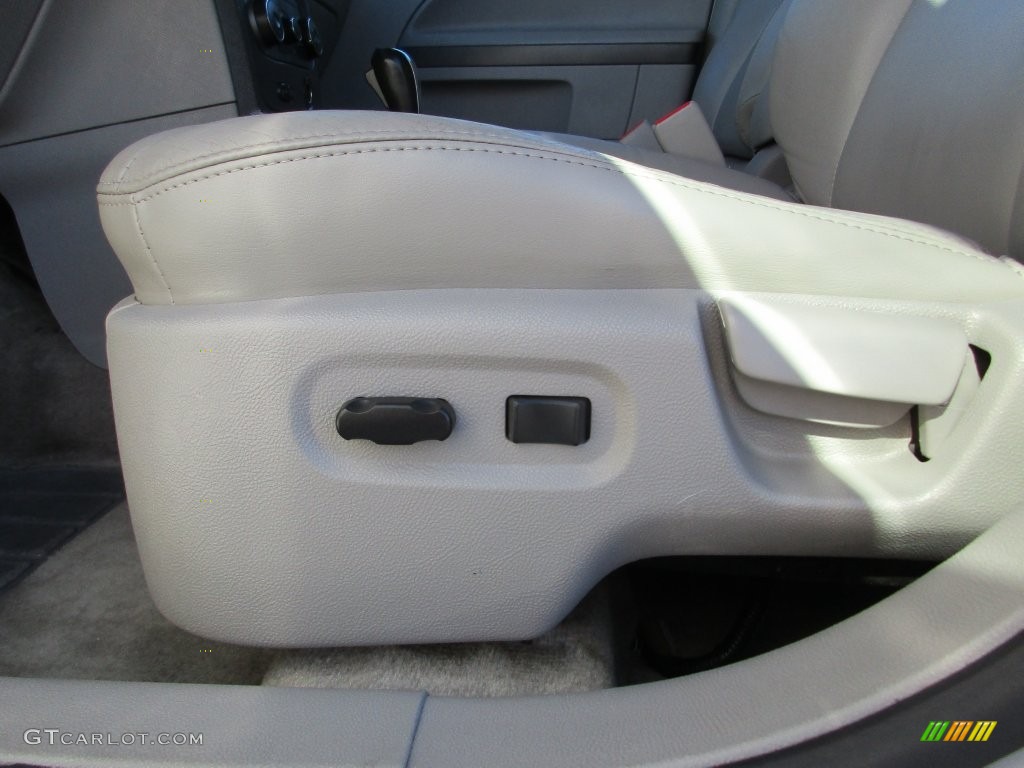 2011 HHR LT - Arctic Ice White / Gray photo #20