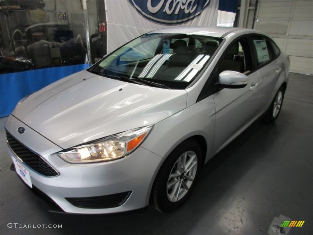 Ingot Silver 2016 Ford Focus SE Sedan Exterior Photo #108683047