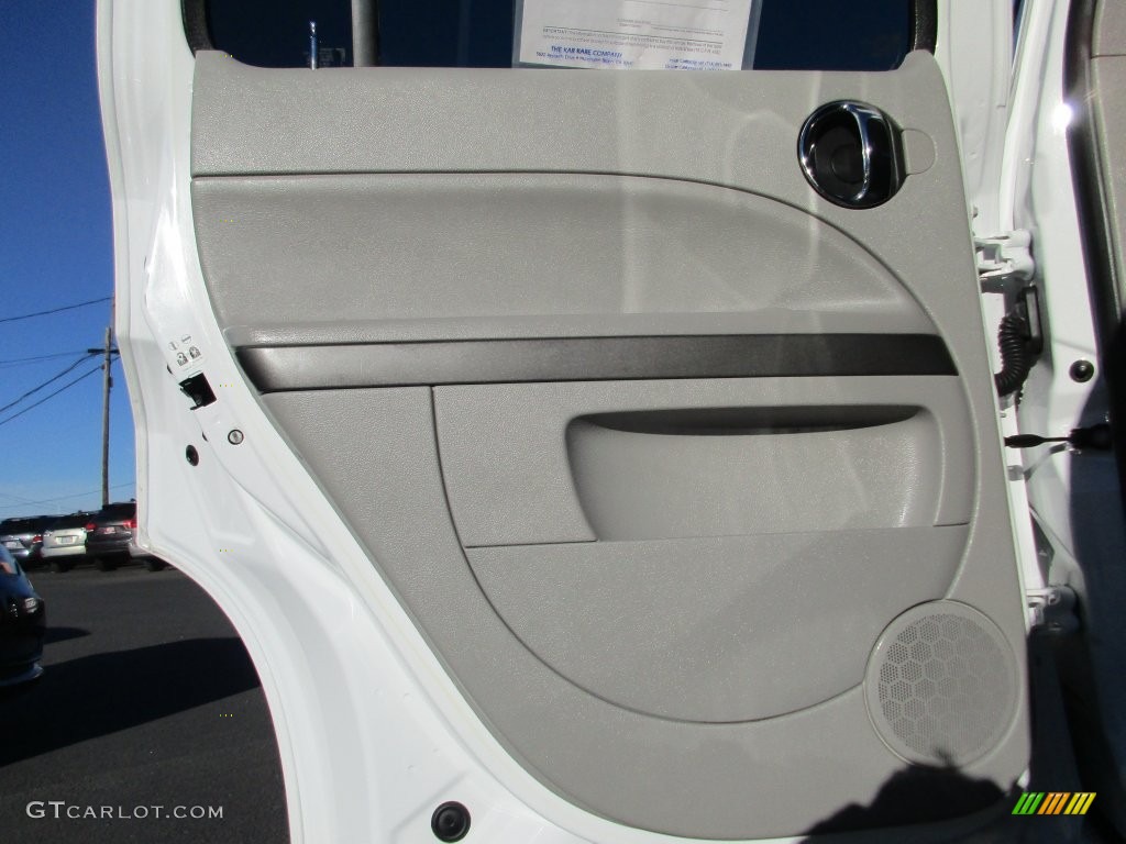 2011 HHR LT - Arctic Ice White / Gray photo #23