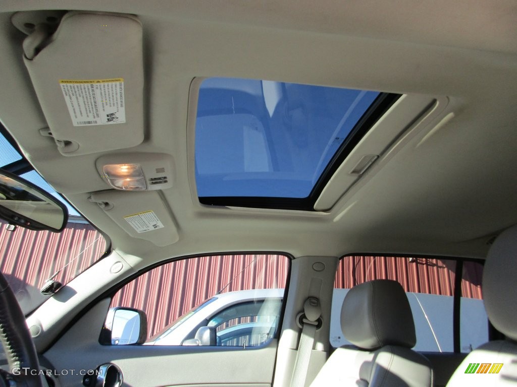 2011 HHR LT - Arctic Ice White / Gray photo #26