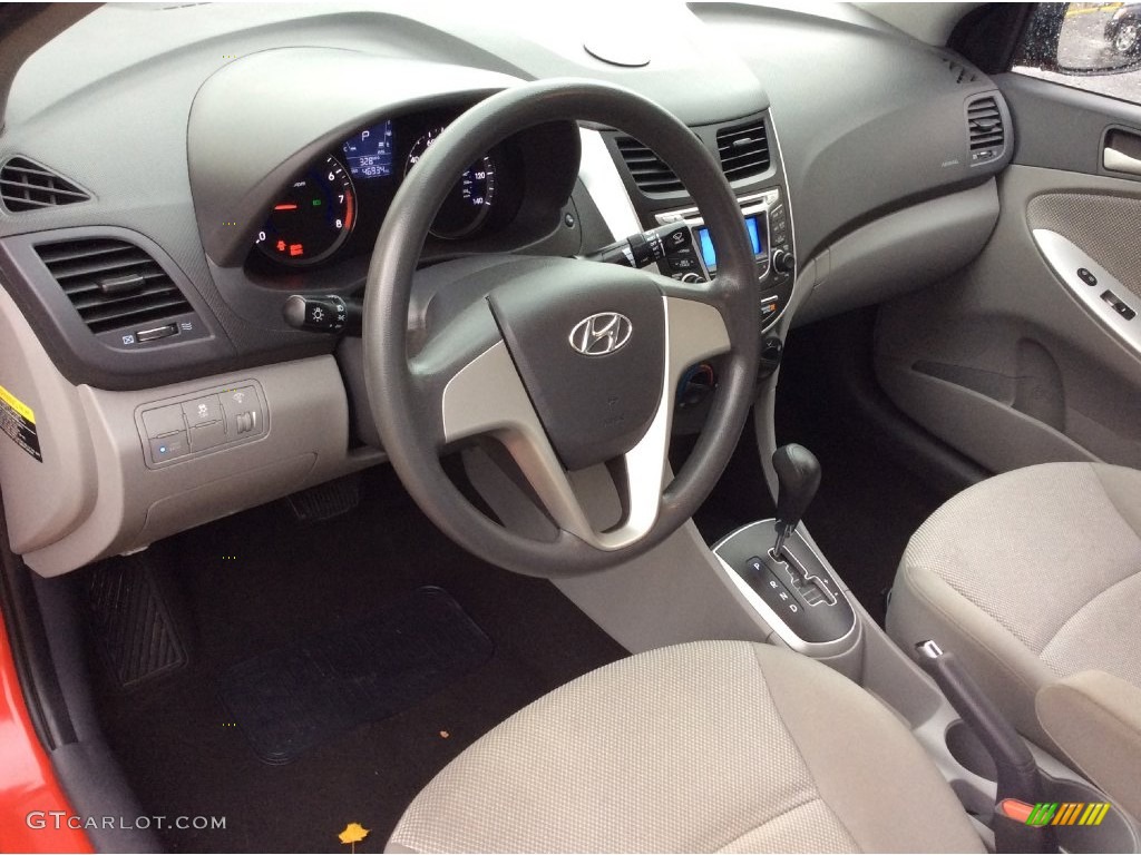 2013 Accent GLS 4 Door - Boston Red / Gray photo #9