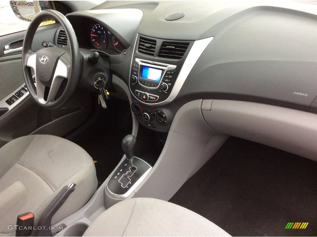 2013 Accent GLS 4 Door - Boston Red / Gray photo #24