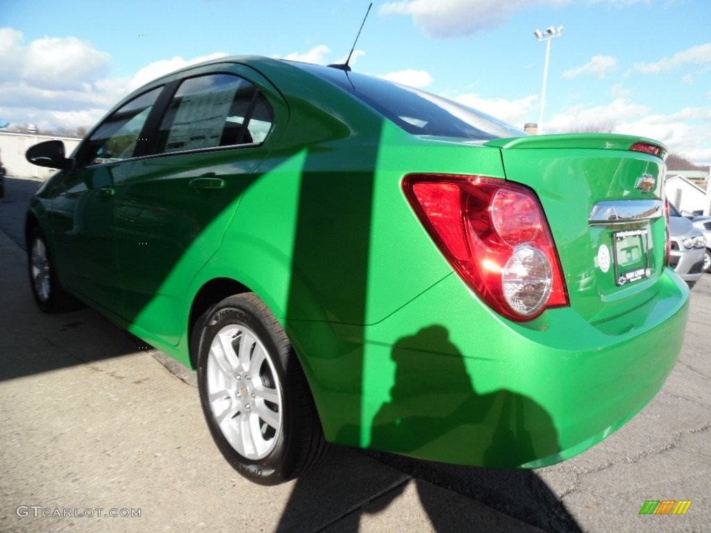 2016 Sonic LT Sedan - Dragon Green Metallic / Jet Black/Brick photo #5