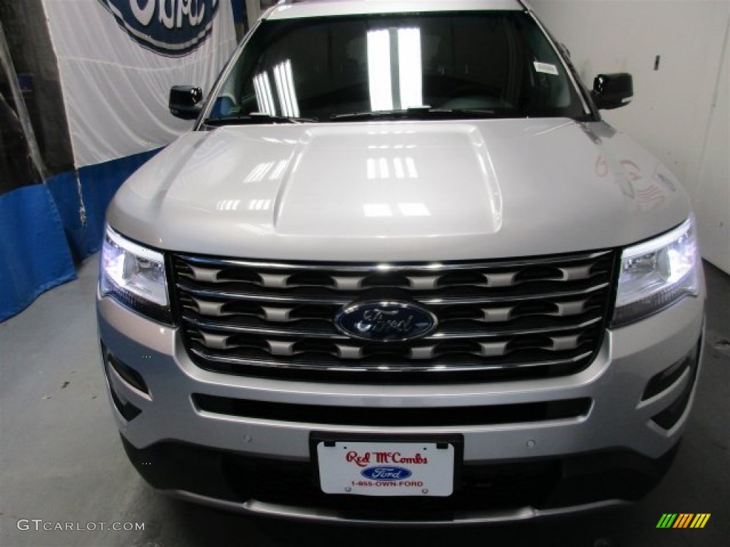 2016 Explorer XLT - Ingot Silver Metallic / Ebony Black photo #2