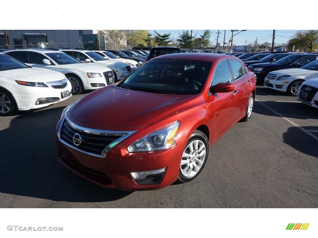 2014 Altima 2.5 S - Cayenne Red / Charcoal photo #1