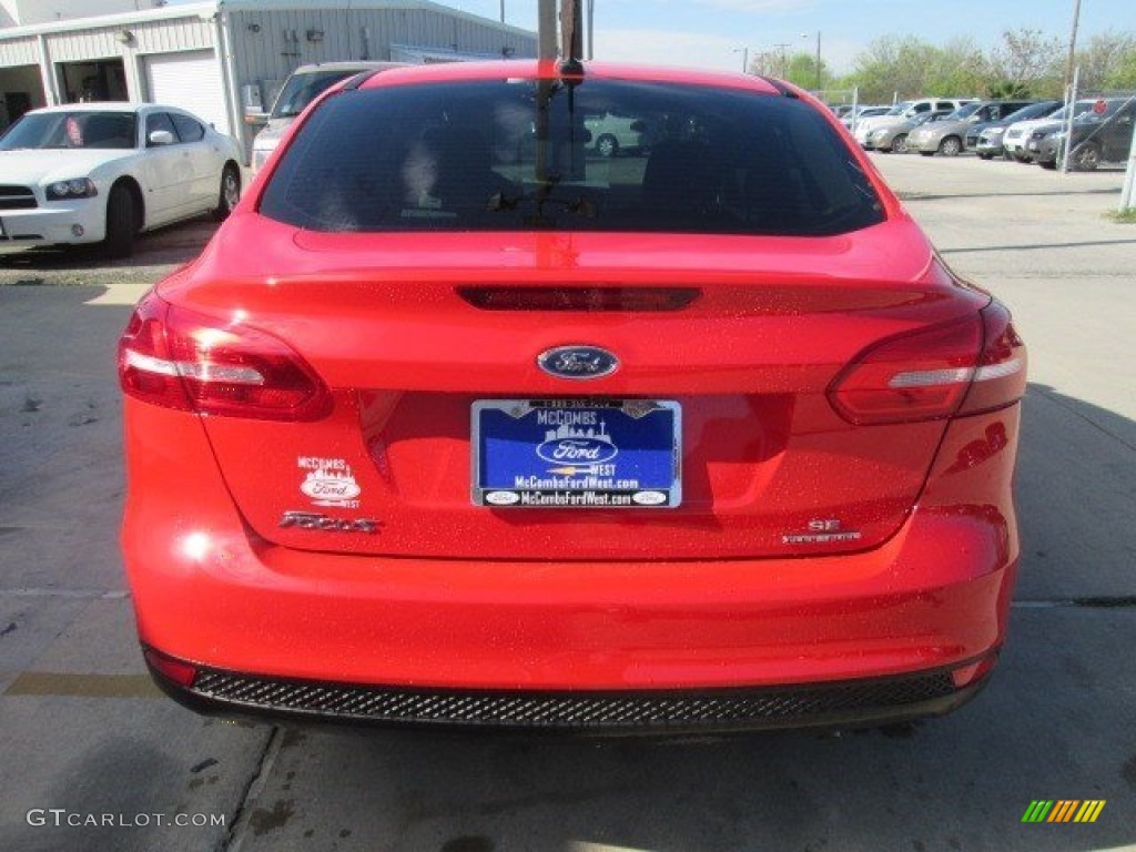 2015 Focus SE Sedan - Race Red / Charcoal Black photo #6