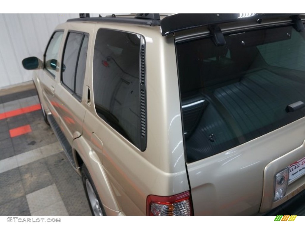 2001 QX4 4x4 - Tuscan Beige Metallic / Stone Beige photo #94
