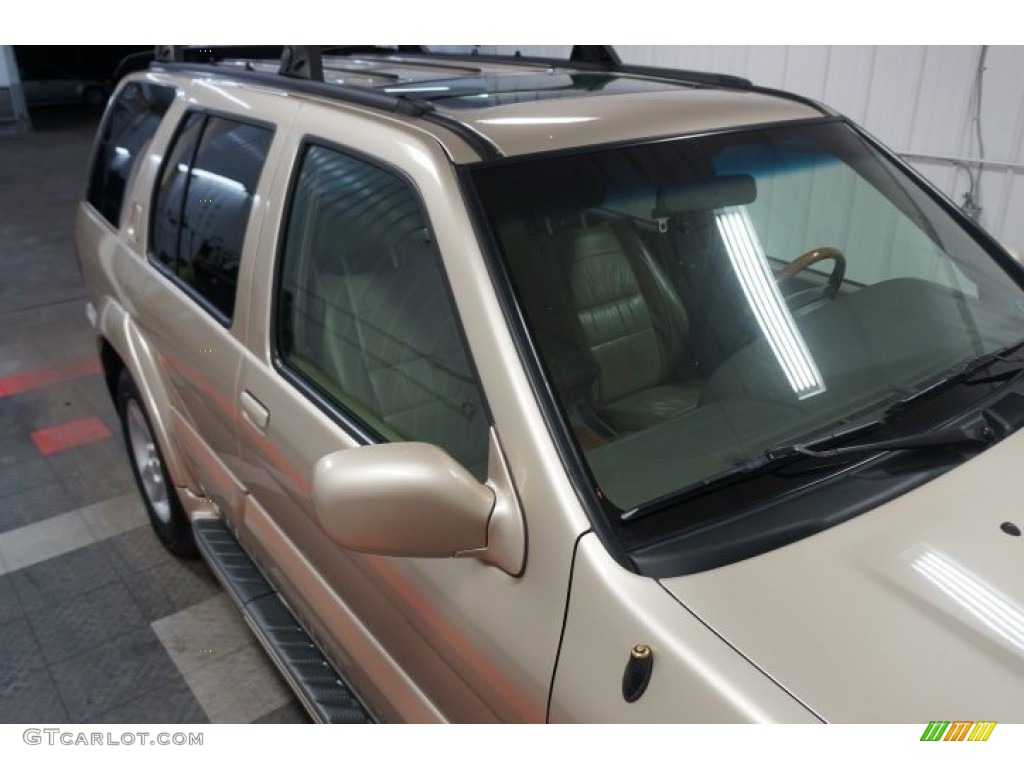 2001 QX4 4x4 - Tuscan Beige Metallic / Stone Beige photo #98