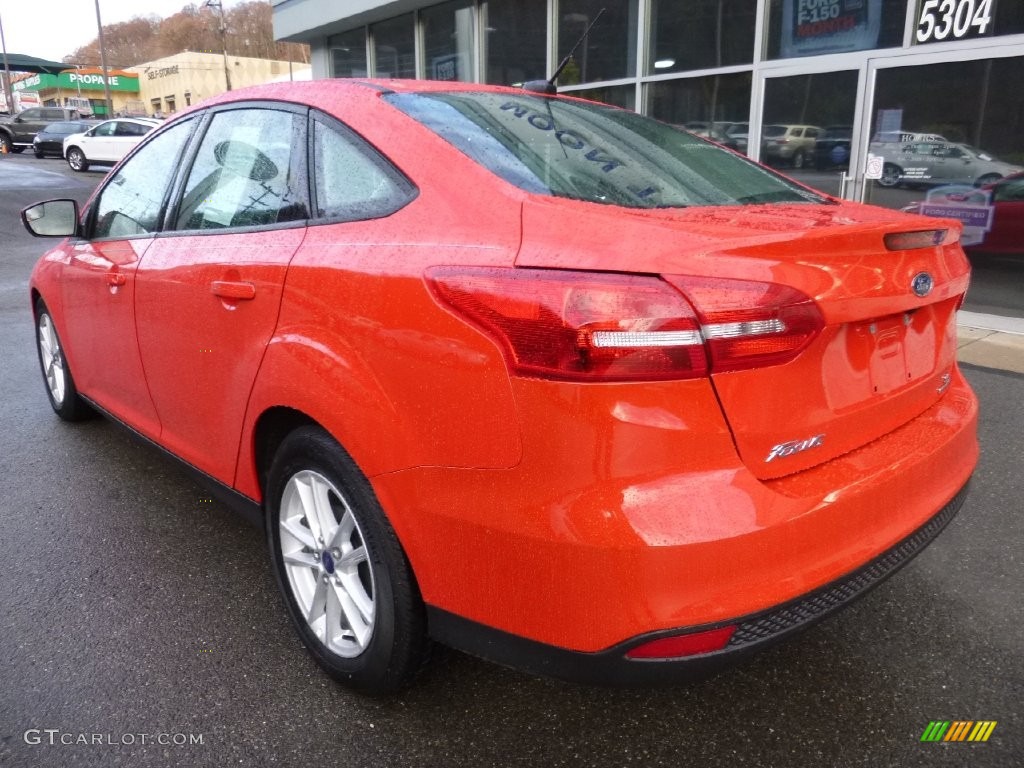 2015 Focus SE Sedan - Race Red / Charcoal Black photo #8