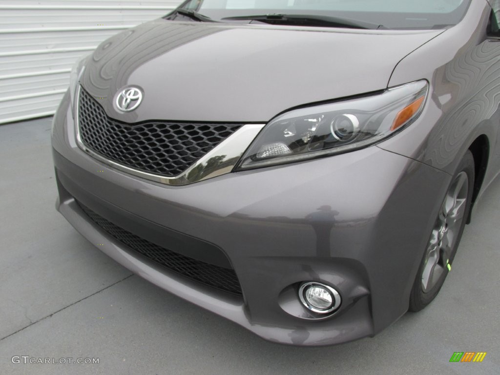 2015 Sienna SE - Predawn Gray Mica / Black photo #10