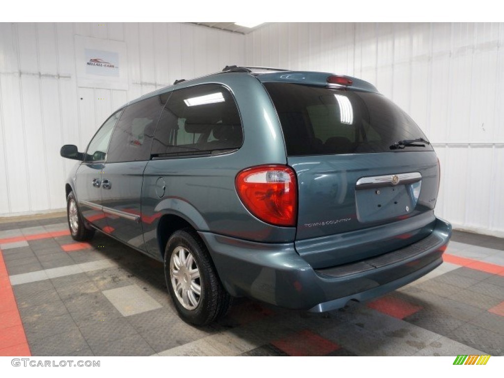 2007 Town & Country Touring - Marine Blue Pearl / Dark Khaki/Light Graystone photo #10