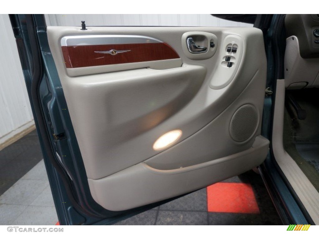 2007 Town & Country Touring - Marine Blue Pearl / Dark Khaki/Light Graystone photo #12