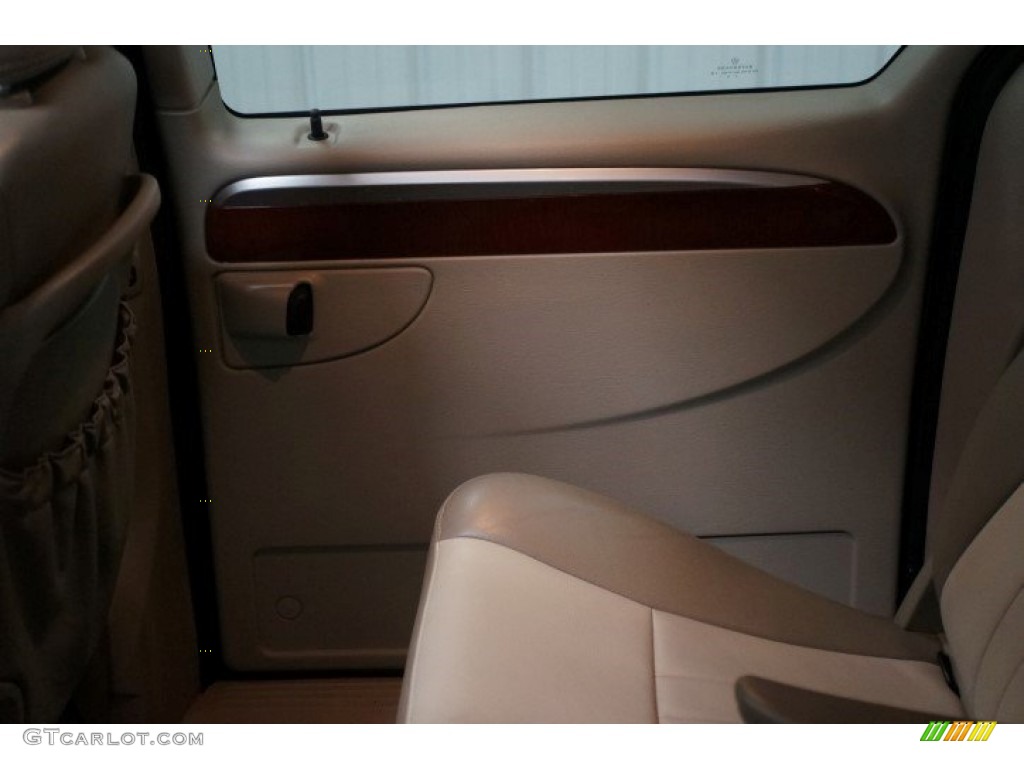 2007 Town & Country Touring - Marine Blue Pearl / Dark Khaki/Light Graystone photo #16