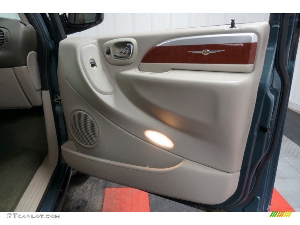 2007 Town & Country Touring - Marine Blue Pearl / Dark Khaki/Light Graystone photo #17