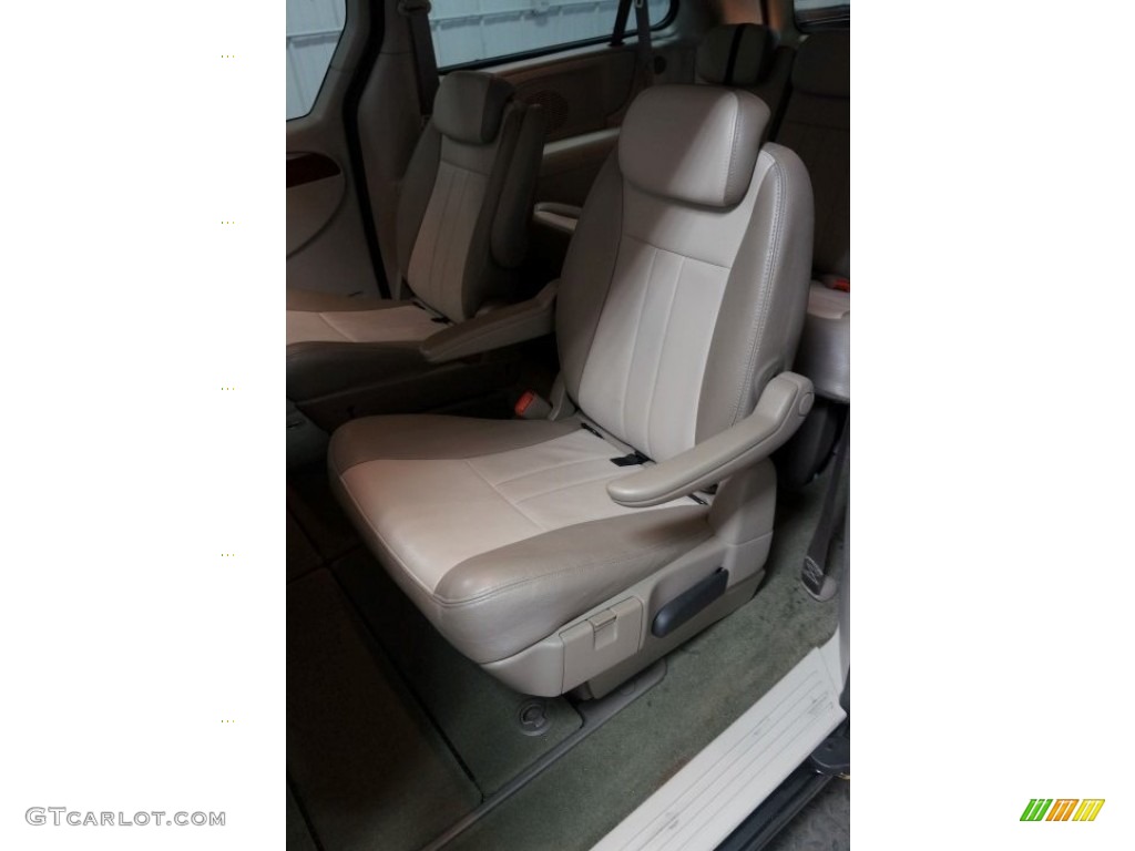 2007 Town & Country Touring - Marine Blue Pearl / Dark Khaki/Light Graystone photo #24