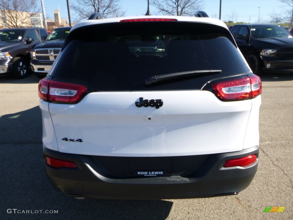2016 Cherokee Latitude 4x4 - Bright White / Black photo #5