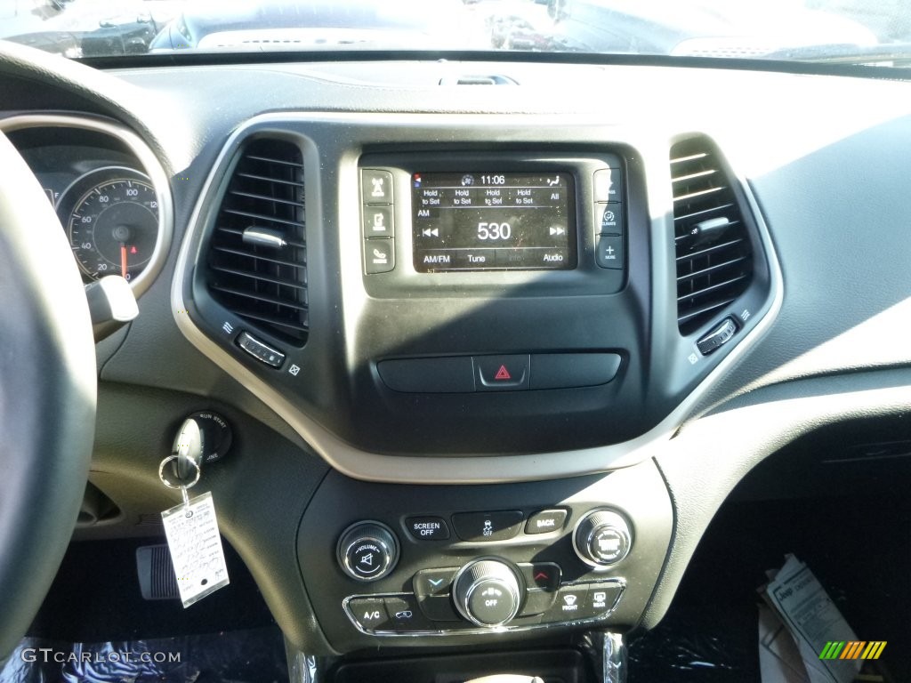2016 Cherokee Latitude 4x4 - Bright White / Black photo #15