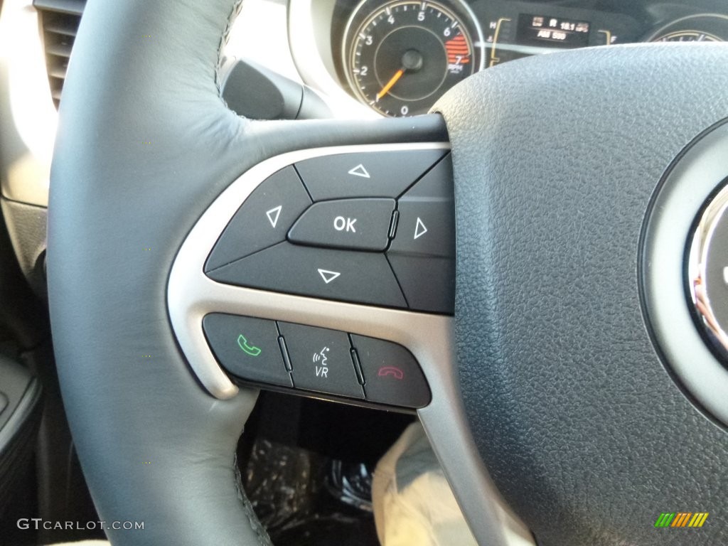 2016 Cherokee Latitude 4x4 - Bright White / Black photo #19