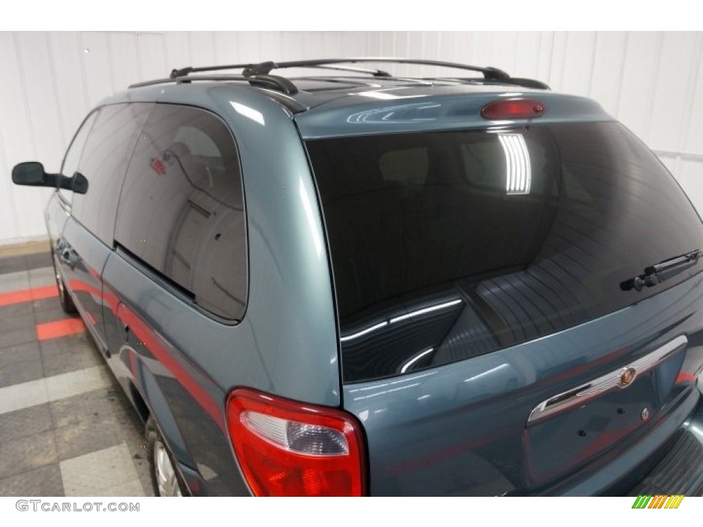 2007 Town & Country Touring - Marine Blue Pearl / Dark Khaki/Light Graystone photo #108