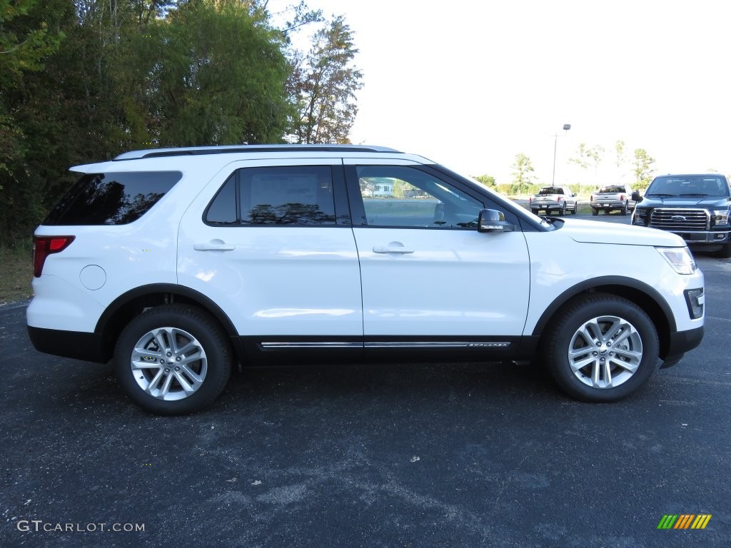 2016 Explorer XLT - Oxford White / Ebony Black photo #2