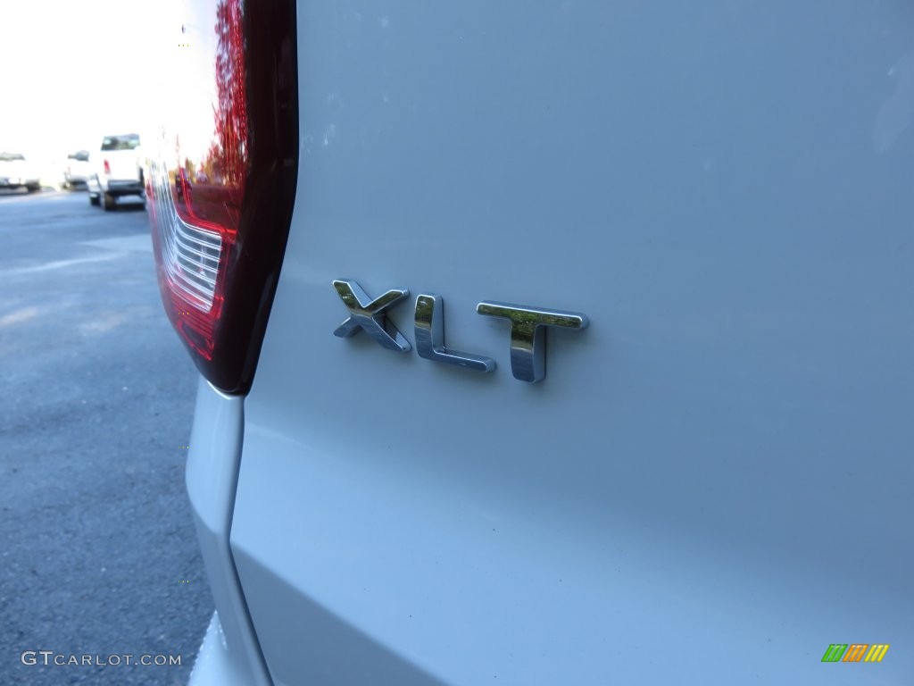2016 Explorer XLT - Oxford White / Ebony Black photo #5