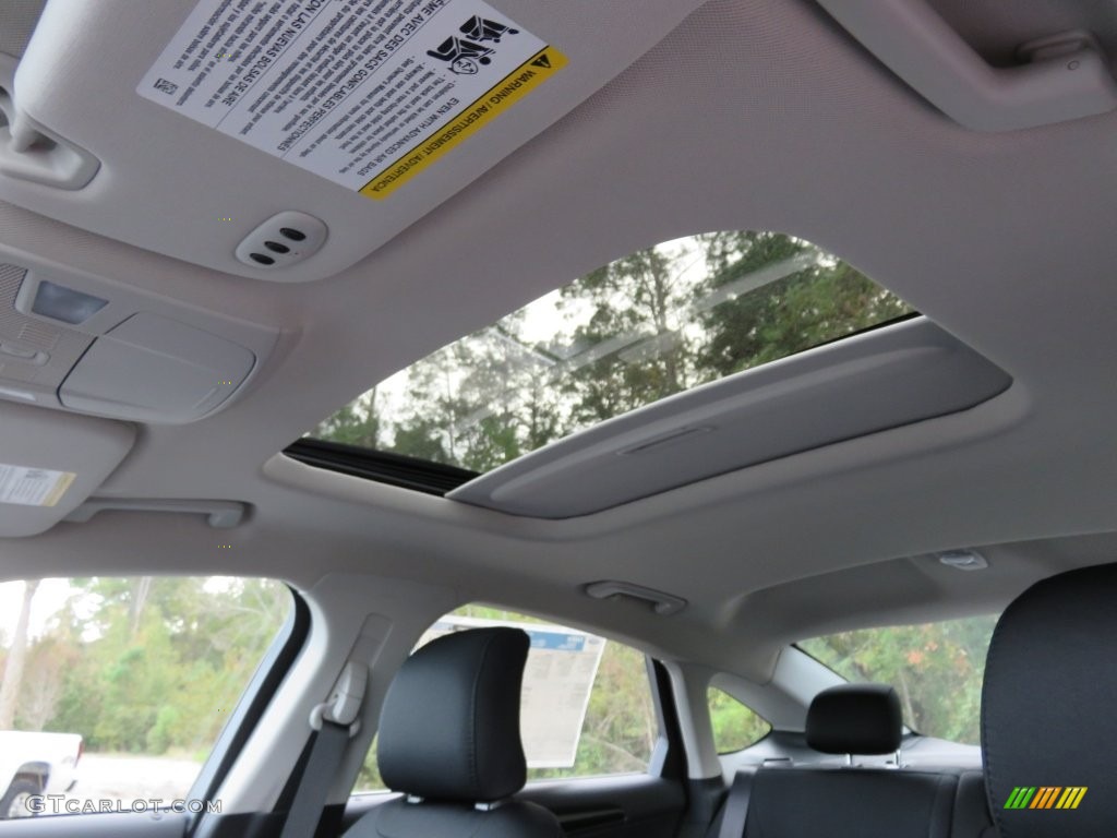 2016 Fusion SE - White Platinum Tri-Coat Metallic / Charcoal Black photo #15