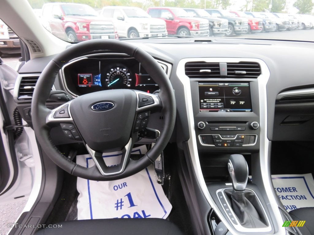 2016 Fusion SE - White Platinum Tri-Coat Metallic / Charcoal Black photo #20