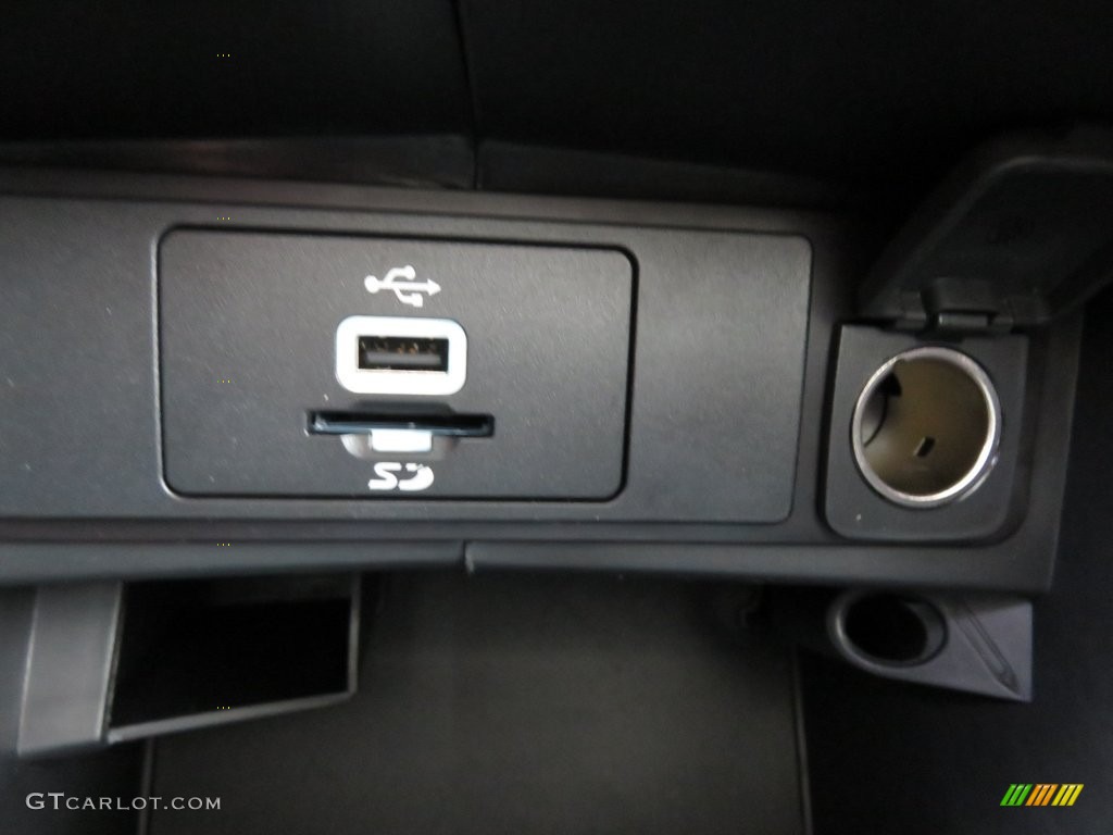 2016 Fusion SE - White Platinum Tri-Coat Metallic / Charcoal Black photo #23