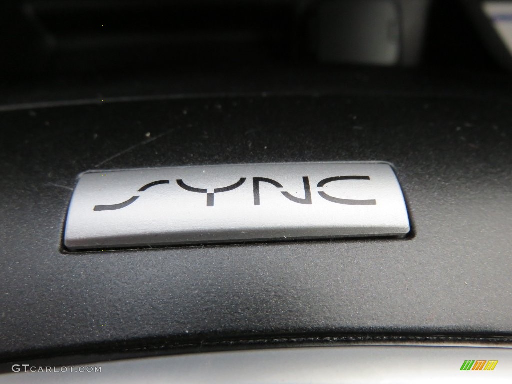 2016 Fusion SE - White Platinum Tri-Coat Metallic / Charcoal Black photo #25