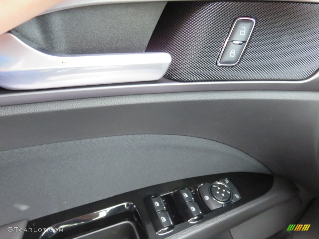 2016 Fusion SE - White Platinum Tri-Coat Metallic / Charcoal Black photo #33