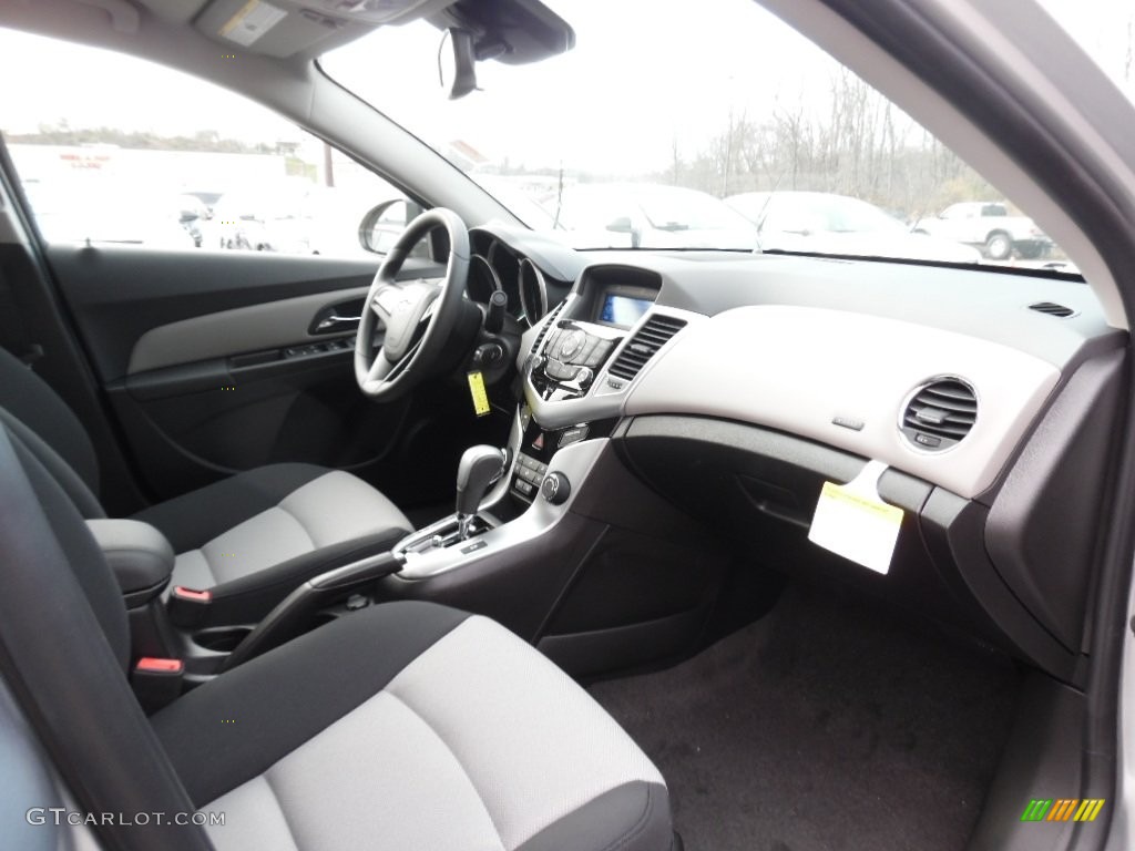 2016 Cruze Limited LS - Silver Ice Metallic / Jet Black/Medium Titanium photo #5