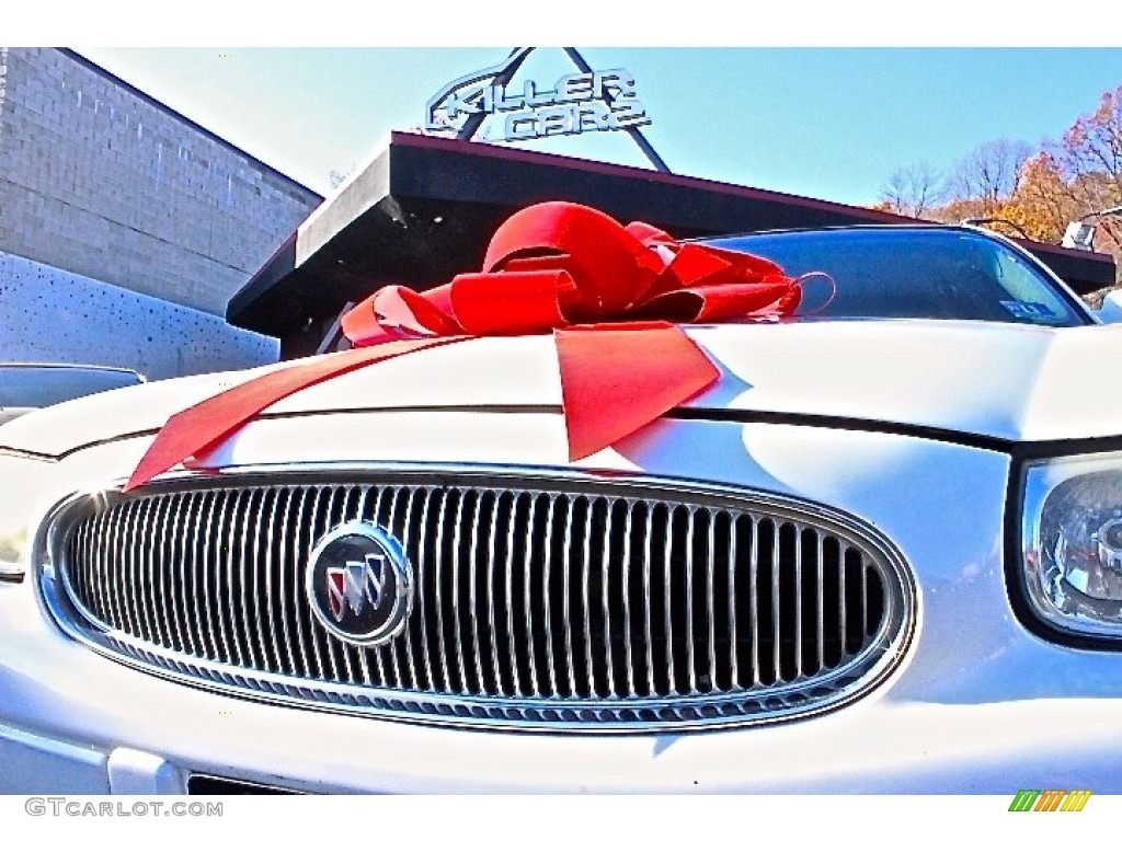 2005 LeSabre Custom - White Opal / Graphite photo #13