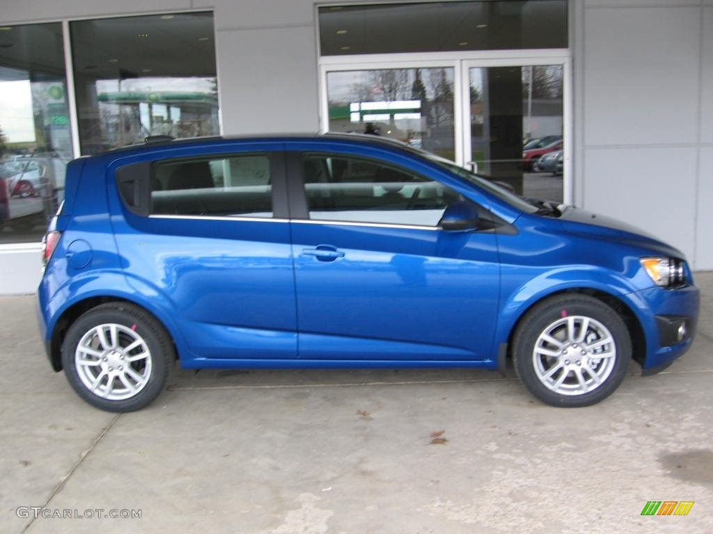 Kinetic Blue Metallic 2016 Chevrolet Sonic LT Hatchback Exterior Photo #108803034