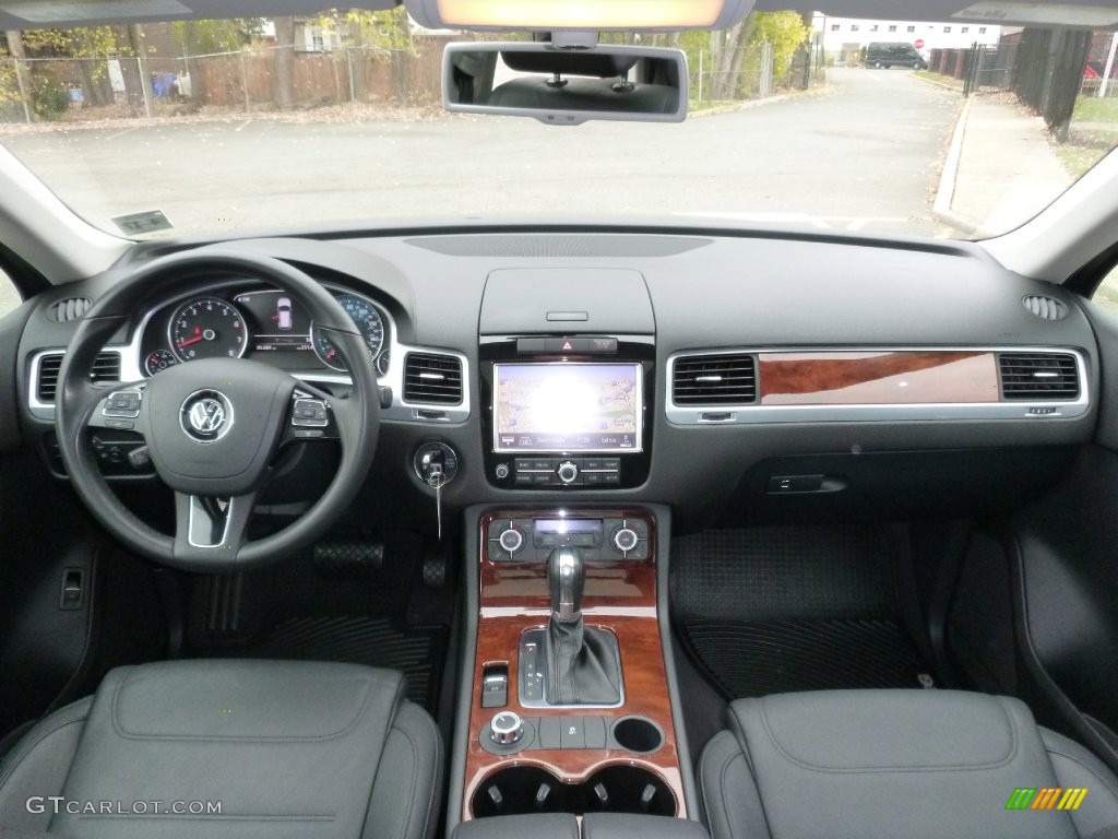 2012 Volkswagen Touareg VR6 FSI Lux 4XMotion Black Anthracite Dashboard Photo #108806663