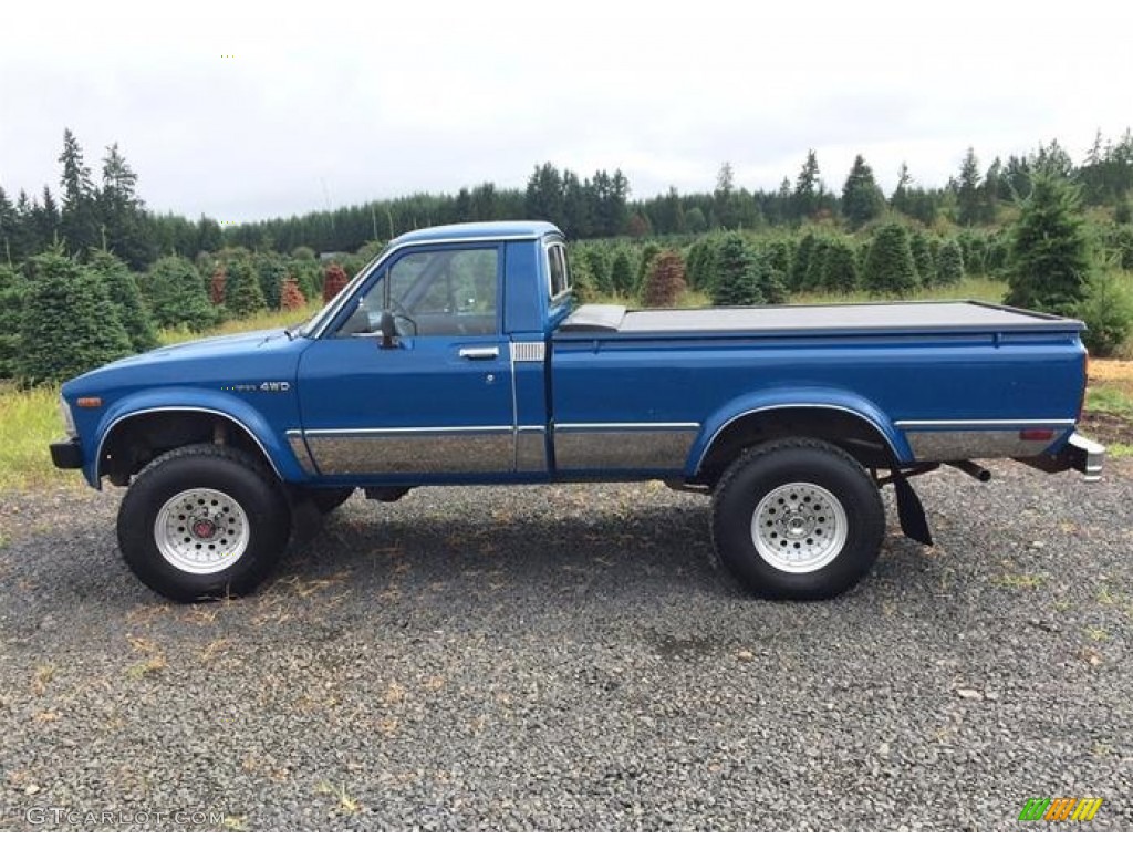 Medium Blue 1982 Toyota Pickup SR5 Regular Cab 4x4 Exterior Photo #108811548