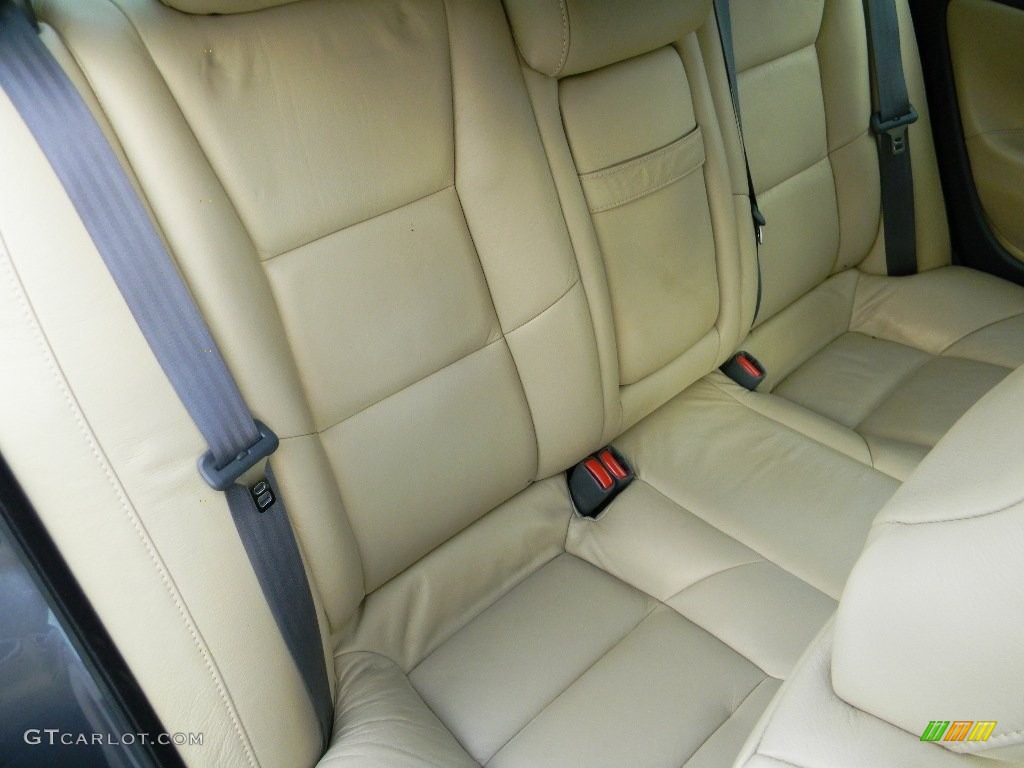 2004 Volvo S60 R AWD Rear Seat Photos