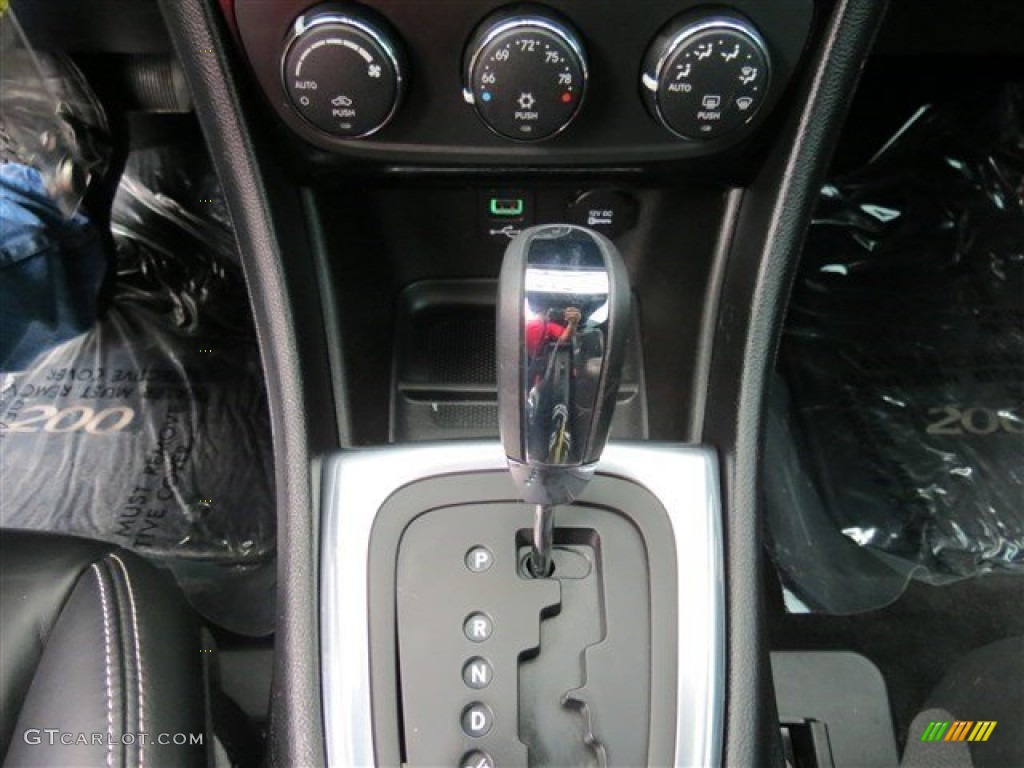 2014 200 S Convertible - Black Clear Coat / Black photo #22