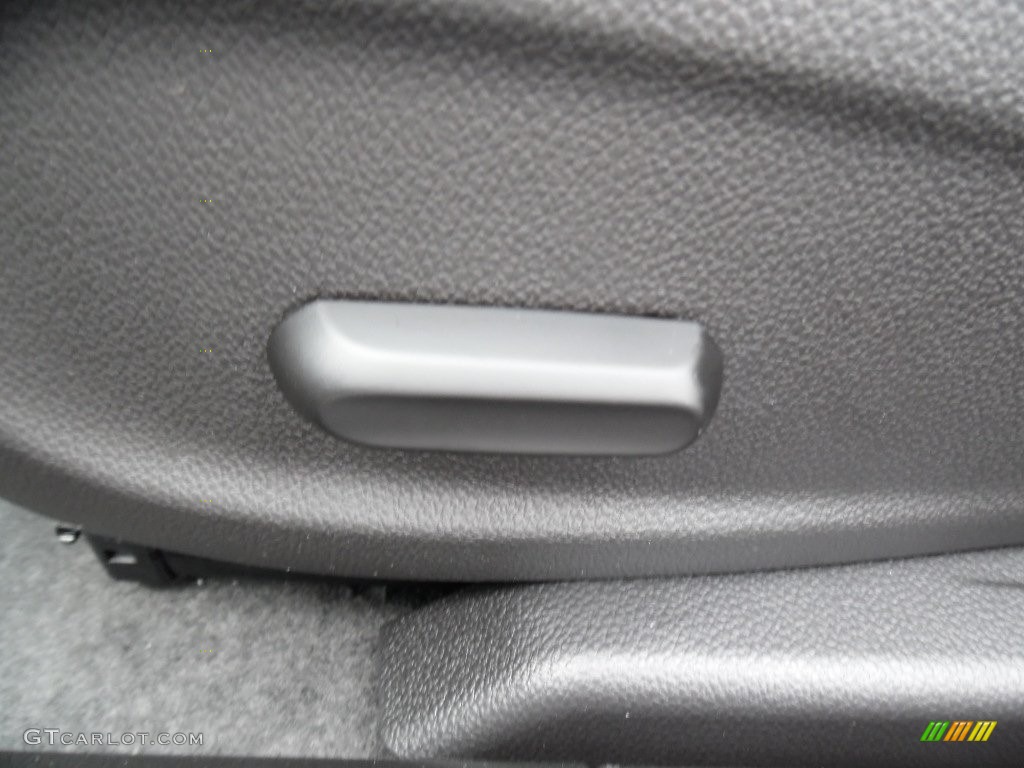 2016 Cruze Limited LT - Champagne Silver Metallic / Jet Black photo #16