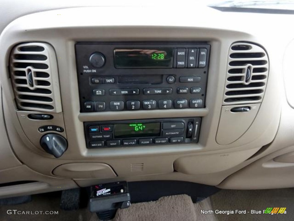 2002 F150 Lariat SuperCrew 4x4 - Dark Highland Green Metallic / Medium Parchment photo #20