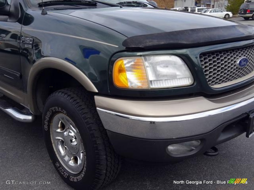 2002 F150 Lariat SuperCrew 4x4 - Dark Highland Green Metallic / Medium Parchment photo #35