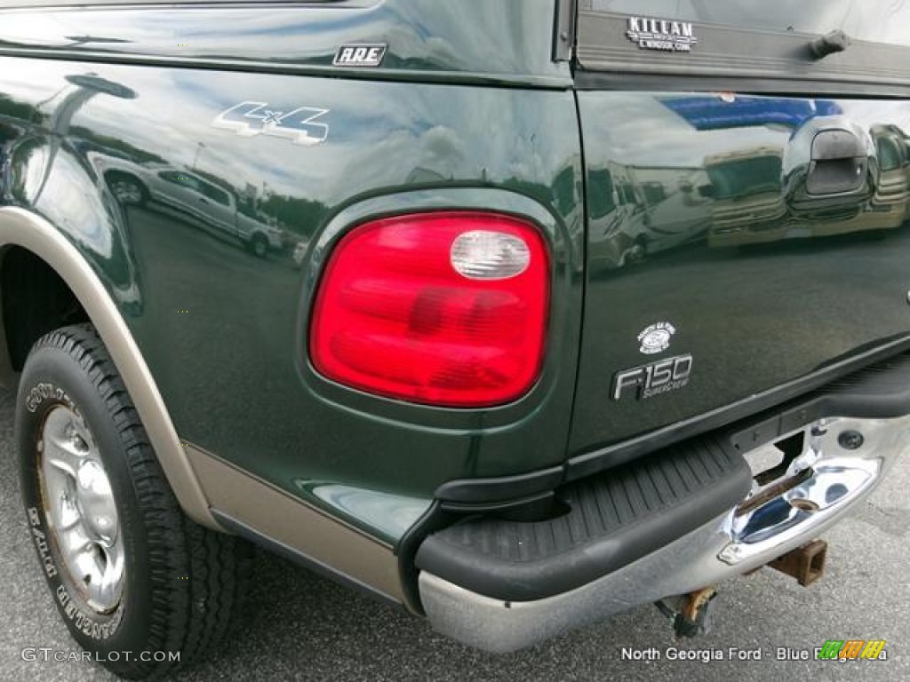 2002 F150 Lariat SuperCrew 4x4 - Dark Highland Green Metallic / Medium Parchment photo #37
