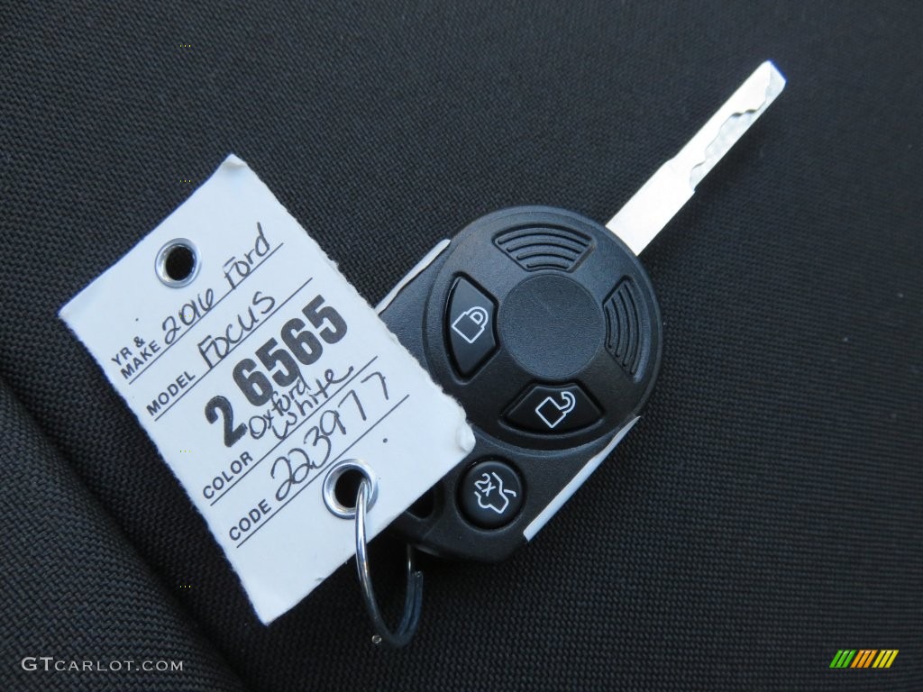 2016 Focus S Sedan - Oxford White / Charcoal Black photo #32