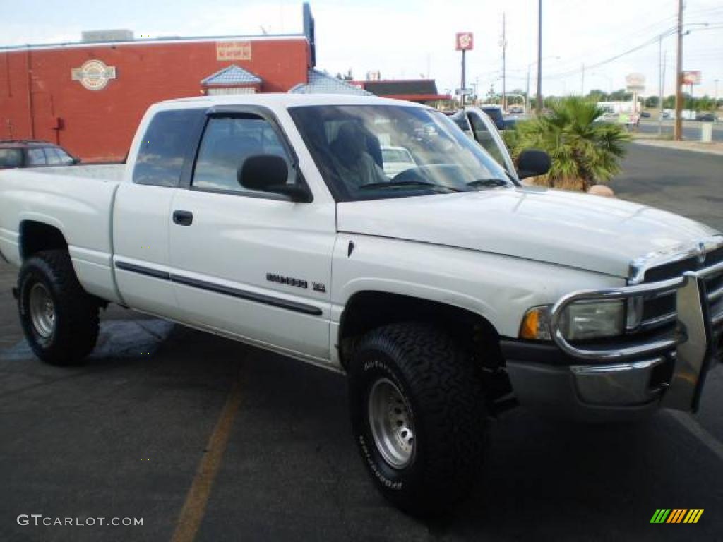 2000 Ram 1500 ST Extended Cab 4x4 - Bright White / Mist Gray photo #1