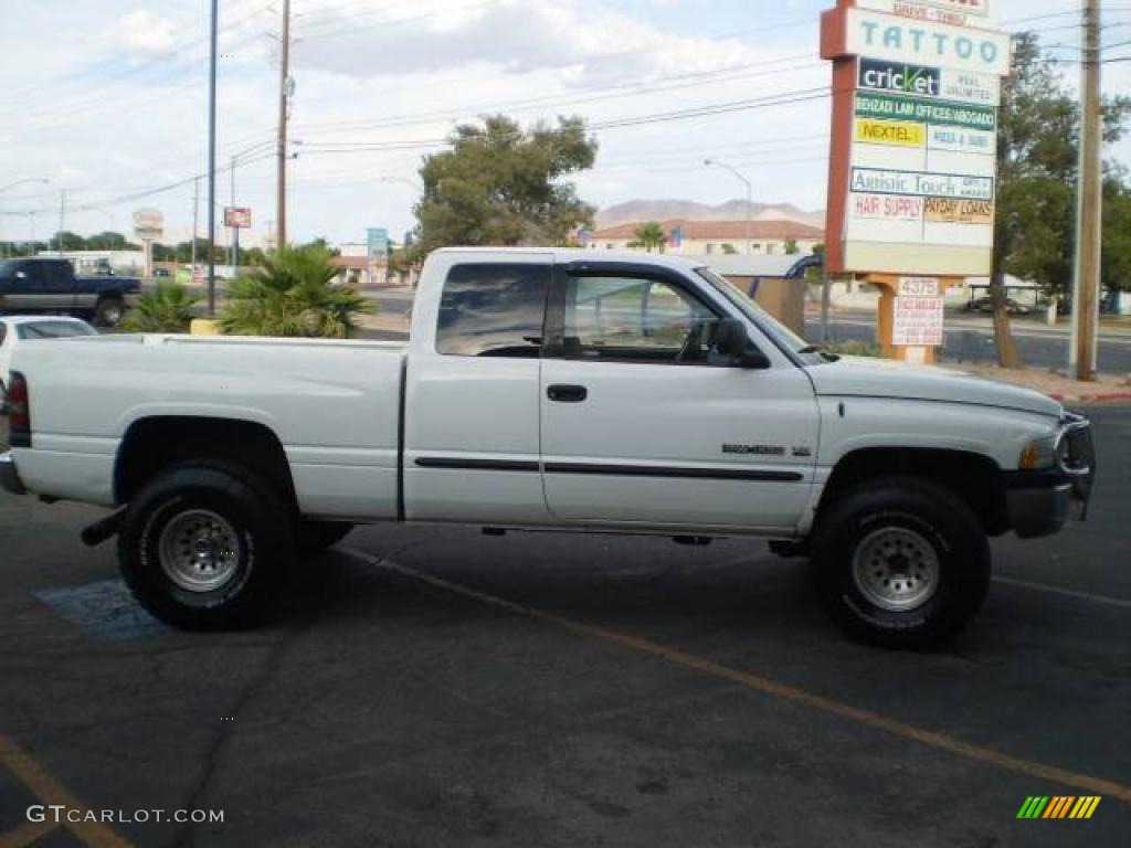 2000 Ram 1500 ST Extended Cab 4x4 - Bright White / Mist Gray photo #2