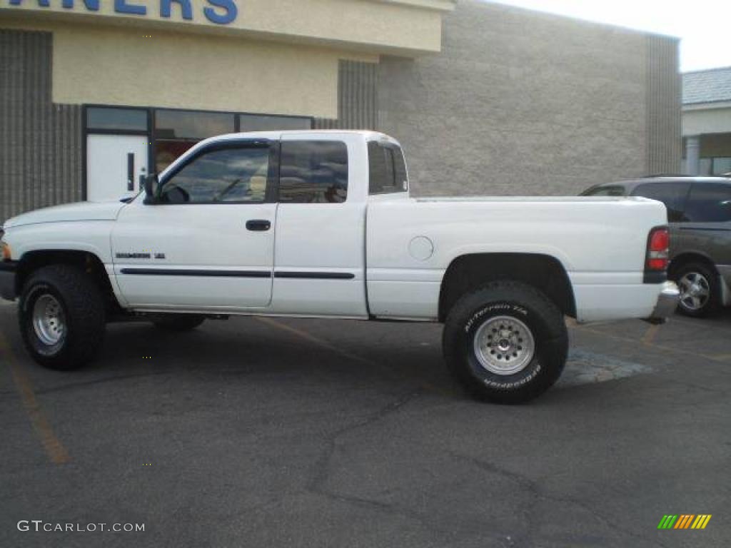 2000 Ram 1500 ST Extended Cab 4x4 - Bright White / Mist Gray photo #7