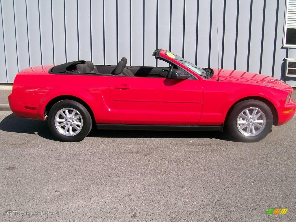 2007 Mustang V6 Deluxe Convertible - Torch Red / Charcoal photo #2
