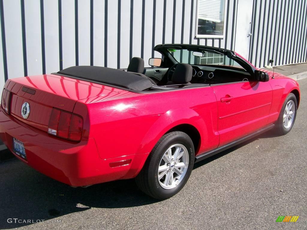 2007 Mustang V6 Deluxe Convertible - Torch Red / Charcoal photo #3